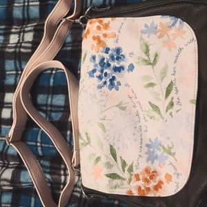 Studio 31 cross body purse